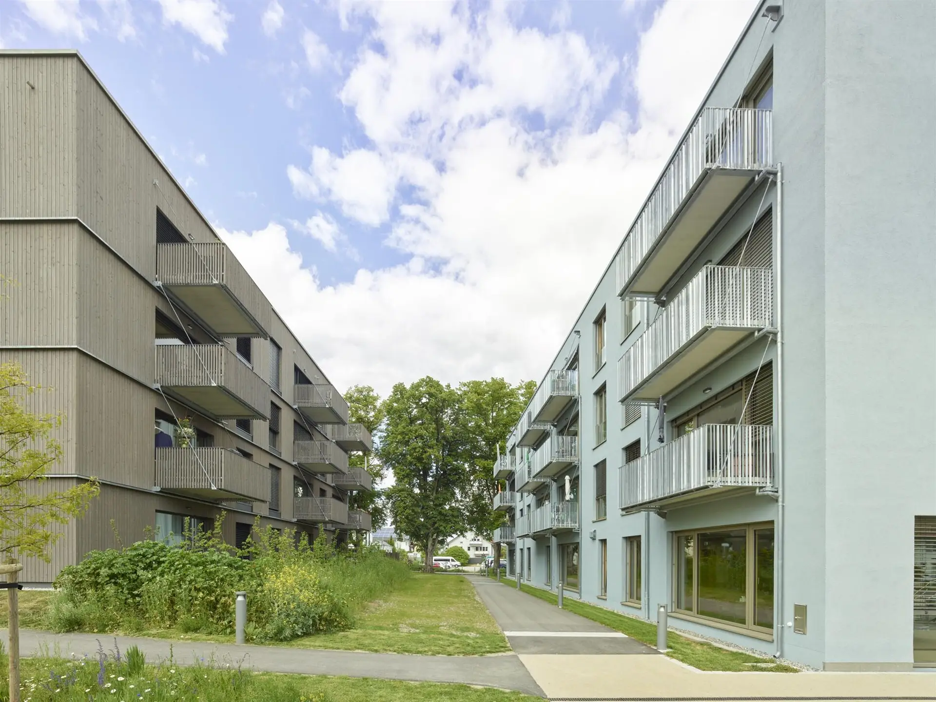 Holzfassade im Wohnquartier